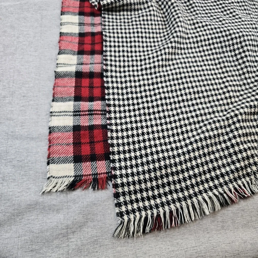 Steve Madden Large Knit Scarf‎ Houndstooth / Plaid Soft Neck Warmer 28